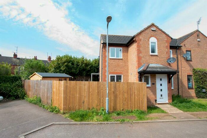 3 Bedroom Semi-Detached House To Rent In Leys Gardens, Wellingborough, NN8