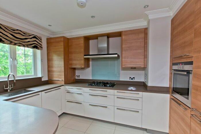 2 Bedroom Flat To Rent In Claremont Lane, Esher, KT10