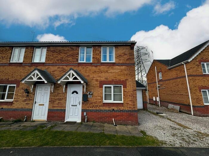 3 Bedroom Property To Rent In Curbar Close, North Wingfield, Chesterfield, S42