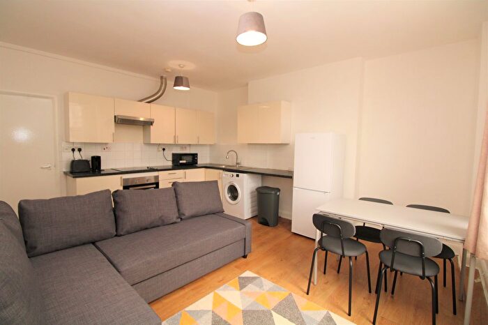 2 Bedroom Flat To Rent In New Cross Road, New Cross, SE14