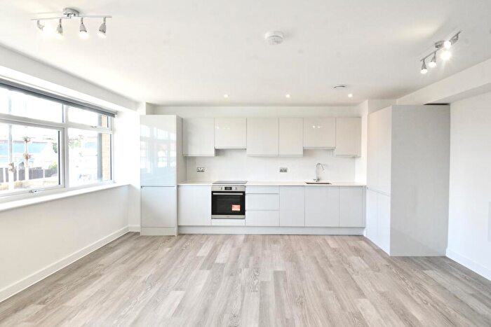 1 Bedroom Flat To Rent In High Street, Rayleigh, Essex, SS6