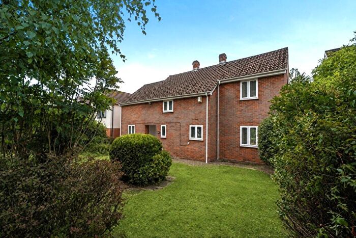 3 Bedroom Detached House For Sale In Bassett Green Road, Bassett, Southampton, Hampshire, SO16
