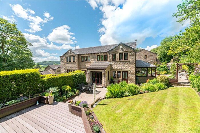 3 Bedroom Semi-Detached House For Sale In The Orchards, Bingley, West Yorkshire, BD16