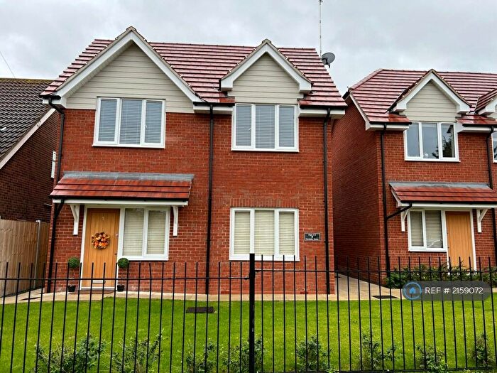 2 Bedroom Flat To Rent In Lavender Grove, Westcliff-On-Sea, SS0