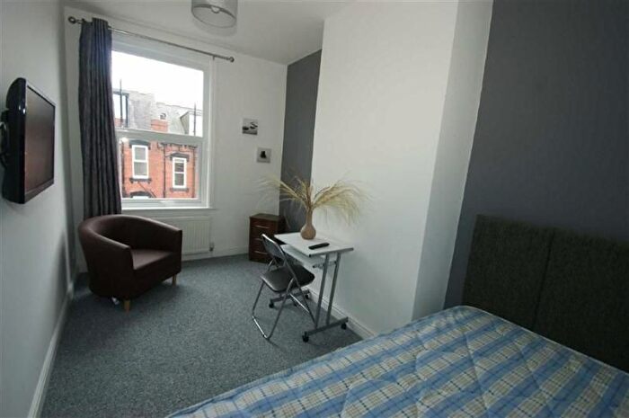 3 Bedroom Property To Rent In Pennington Grove, LS6