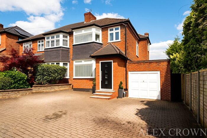 3 Bedroom Semi Detached House For Sale In Curthwaite Gardens, Oakwood, EN2