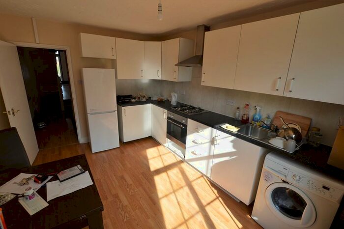 3 Bedroom Maisonette To Rent In Edith Road, London, SE25