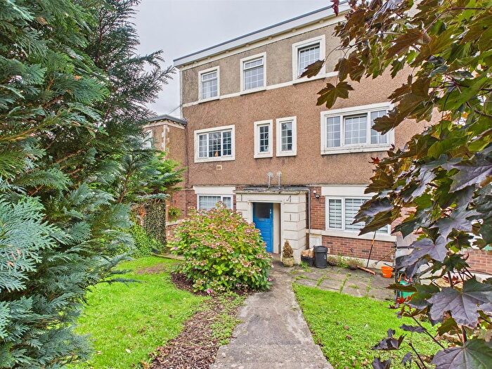 2 Bedroom Flat For Sale In Park Street, Bridgend, CF31