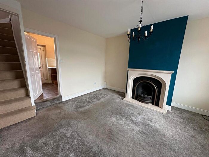 2 Bedroom End Of Terrace House To Rent In Willow View, Sowerby Bridge, HX6