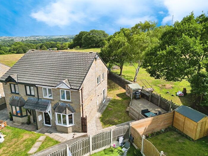 3 Bedroom Semi-Detached House For Sale In Hawthorne Way, Shelley, Huddersfield, HD8