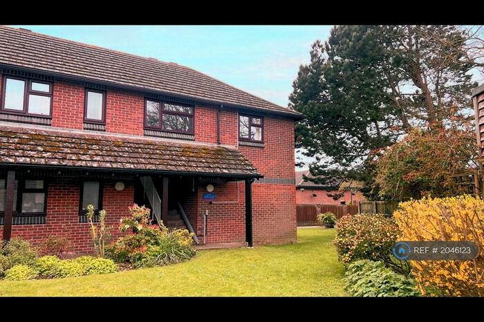 1 Bedroom Flat To Rent In Sea Front, Hayling Island, PO11