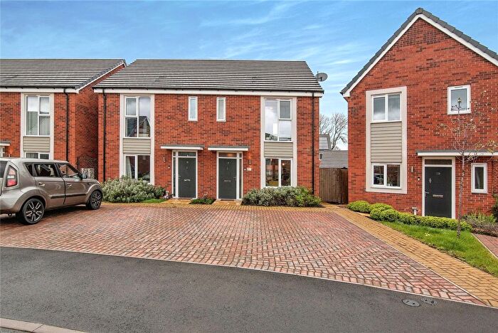 3 Bedroom Semi Detached House For Sale In Romney Way, Worcester, Worcestershire, WR5