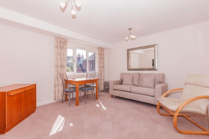 2 Bedroom Apartment To Rent In Cross Street, St Clements, OX4