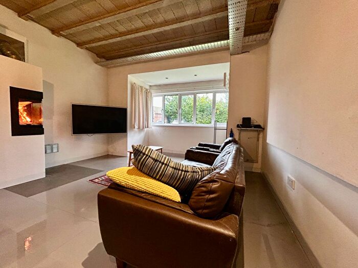 1 Bedroom Flat For Sale In Bassett Crescent West, Southampton, SO16