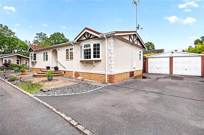 3 Bedroom Park Home For Sale In The Oaks, Warfield Park, Bracknell, Berkshire, RG42