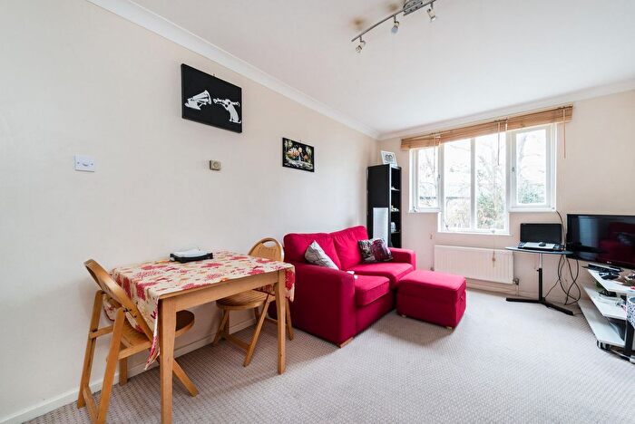 1 Bedroom Flat To Rent In Whidborne Close, Deptford, London, SE8