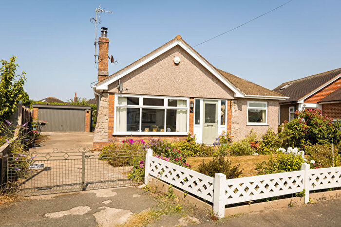 3 Bedroom Bungalow For Sale In Glyn Avenue, Rhyl, LL18