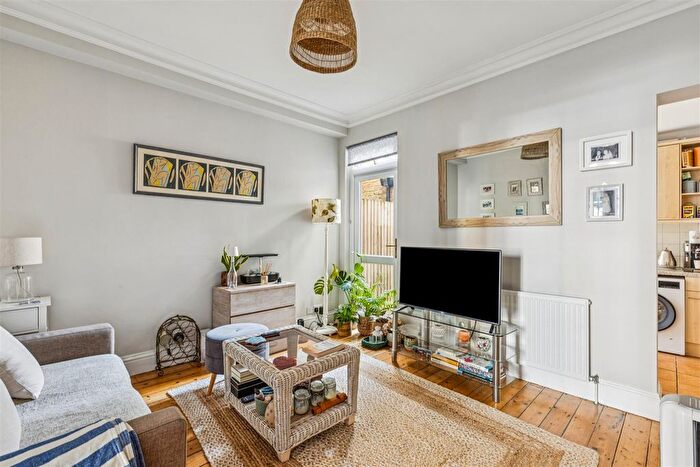 2 Bedroom Flat To Rent In Temple Road, Chiswick, London, W4