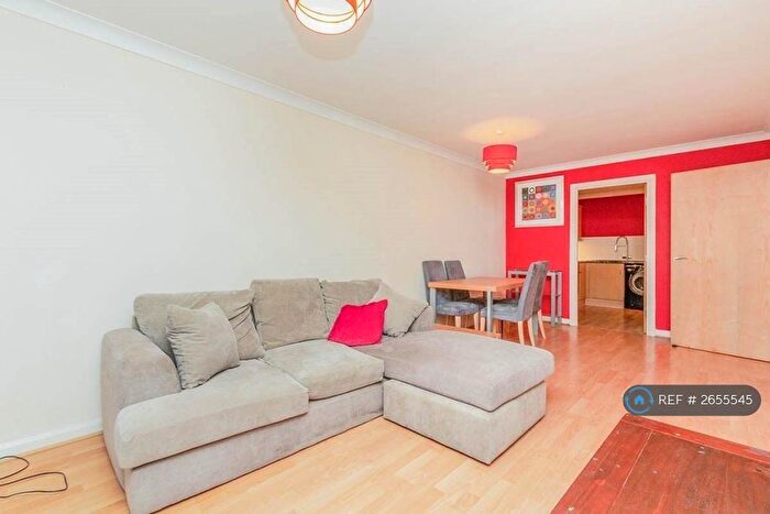 2 Bedroom Flat To Rent In Alencon Link, Basingstoke, RG21