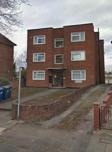 2 Bedroom Flat To Rent In Flat, Walter Court, Lynton Terrace, London, W3