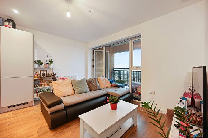 1 Bedroom Flat For Sale In East Acton Lane, London, W3