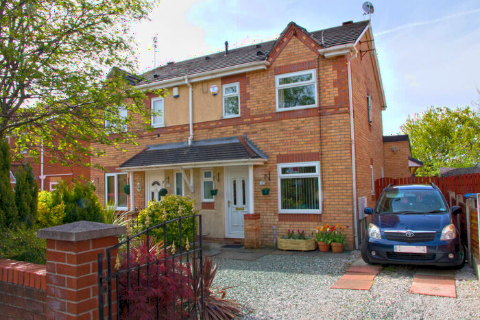 4 Bedroom Semi-Detached House To Rent In Whimberry Close, M5