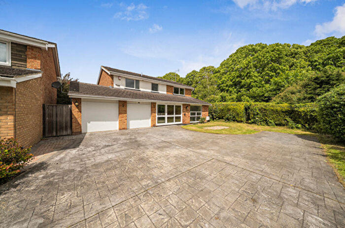 5 Bedroom Detached House For Sale In Fairlawn, Liden, Swindon, SN3