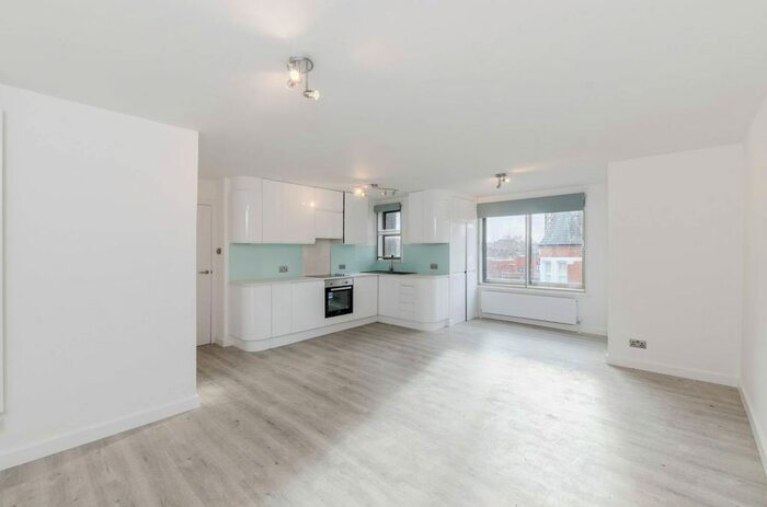 2 Bedroom Flat To Rent In Agincourt Road, Hampstead, London, NW3