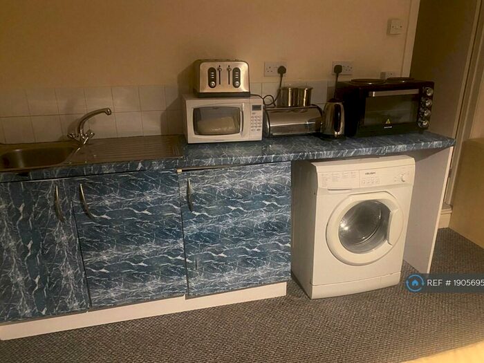 Studio To Rent In Waterden Road, Guildford, GU1