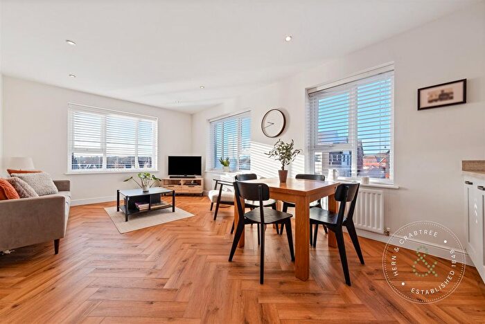 2 Bedroom Flat For Sale In Heol Nant Glandulas, Lisvane, Cardiff, CF14