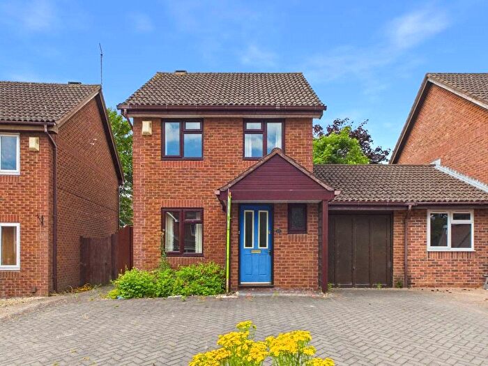 3 Bedroom Link Detached House For Sale In Grassington Drive, Worcester, Worcestershire, WR4