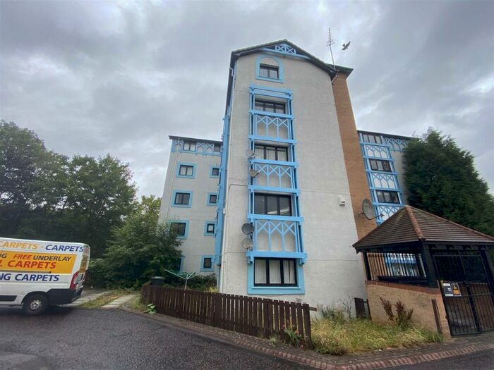 3 Bedroom Flat To Rent In Alnham Court, Newcastle Upon Tyne, NE3