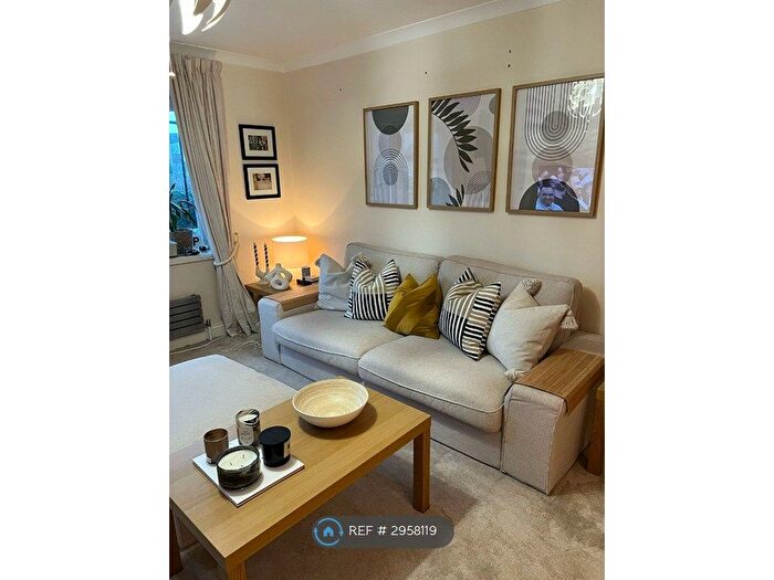2 Bedroom Flat To Rent In Bunning Way, London, N7
