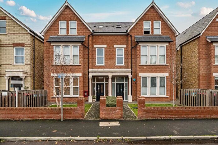 2 Bedroom Apartment For Sale In Fassett Road, Kingston Upon Thames, KT1