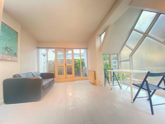 3 Bedroom Mews To Rent In Caledonian Road, Islington, N7