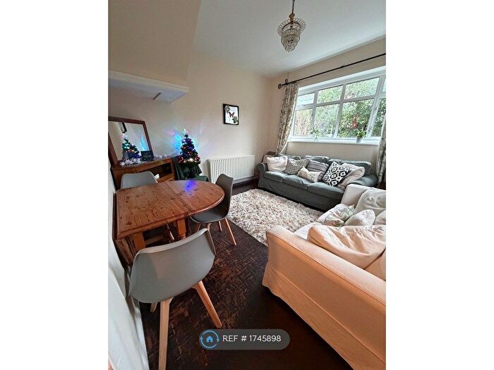 2 Bedroom Semi-Detached House To Rent In London, London, SW20