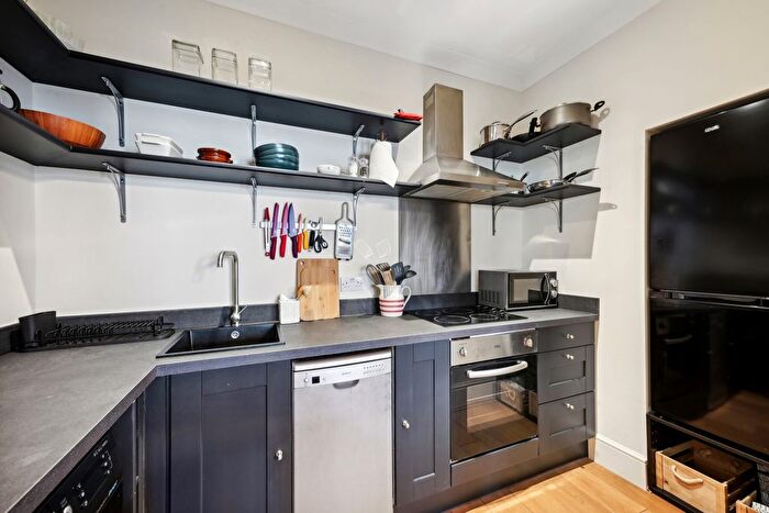 1 Bedroom Flat To Rent In Queensberry Place, South Kensington, SW7