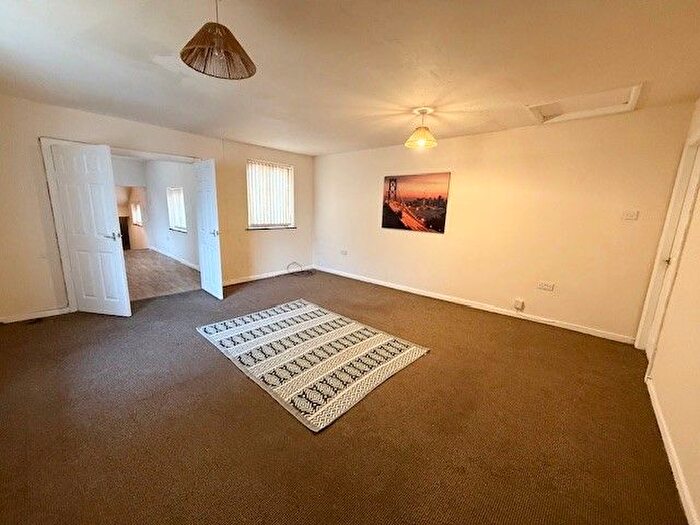 2 Bedroom Flat To Rent In Chapel Street, Leigh, Greater Manchester, WN7