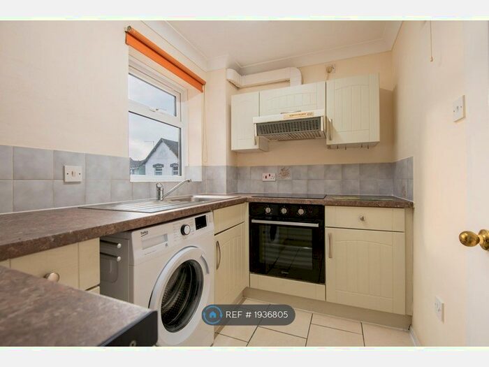 1 Bedroom Flat To Rent In St. Aldhelms, Poole, BH14
