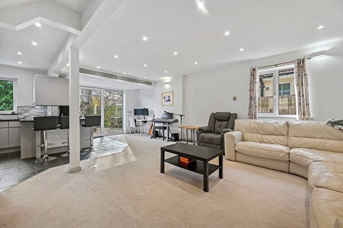 4 Bedroom Detached House For Sale In Downs Avenue, Pinner, HA5