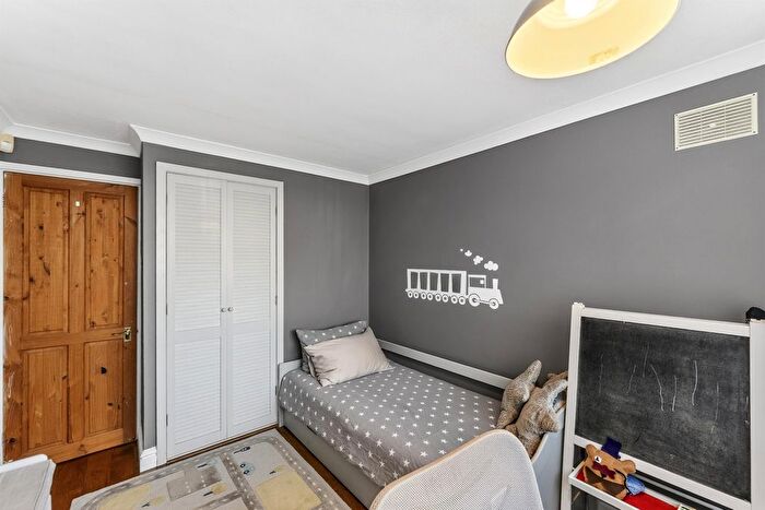 2 Bedroom Maisonette For Sale In Pollard Road, Morden, SM4