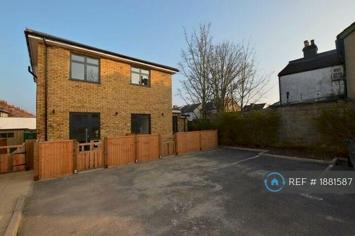 2 Bedroom Maisonette To Rent In Whitehorse Road, Croydon, CR0