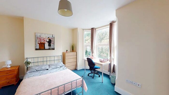 5 Bedroom Semi-Detached House To Rent In Southey Street, Nottingham, NG7