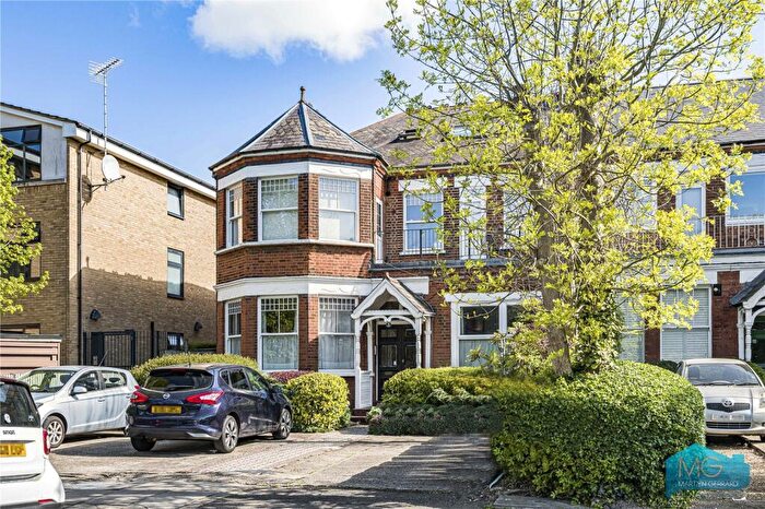 2 Bedroom Apartment For Sale In Etchingham Park Road, London, N3