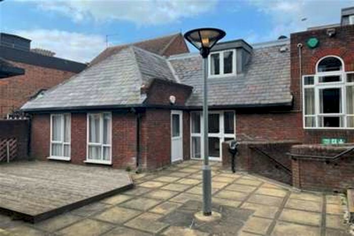 1 Bedroom Maisonette Flat To Rent In Town Centre, RG21