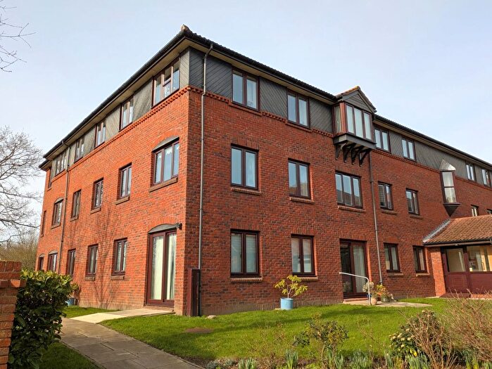 1 Bedroom Flat For Sale In Kingswell, Imperial Avenue, Westcliff-On-Sea, Essex, SS0