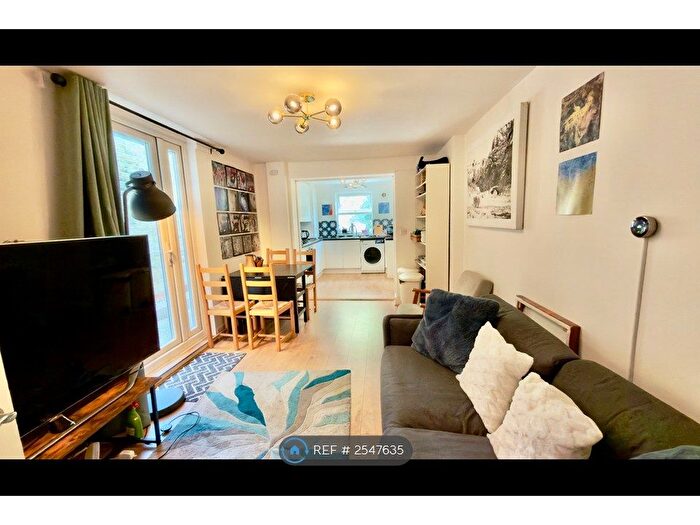 4 Bedroom Flat To Rent In Kyverdale, London, N16