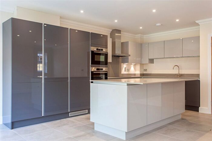 2 Bedroom Flat To Rent In Aston House, High Street, Wargrave, RG10