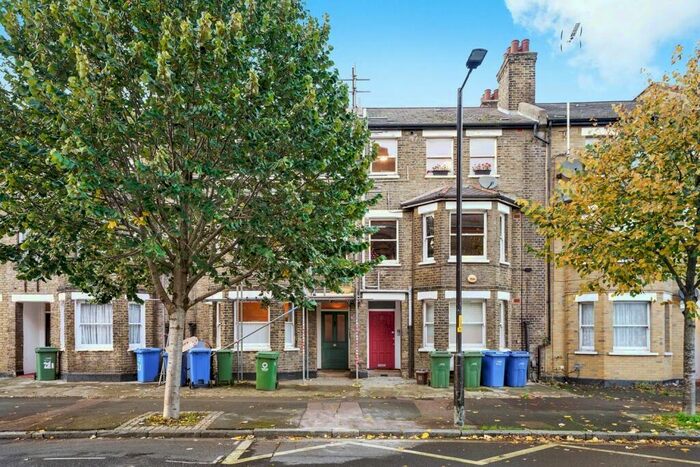 1 Bedroom Flat To Rent In Deans Buildings, Elephant And Castle, SE17