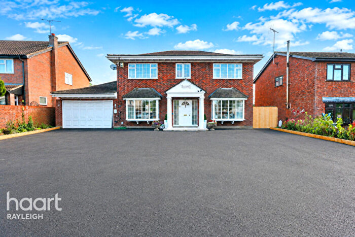 2 Bedroom Detached House For Sale In Lower Road, Hockley, SS5